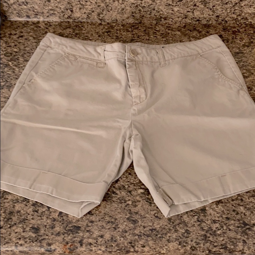 🛍 Khaki Bermuda Shorts